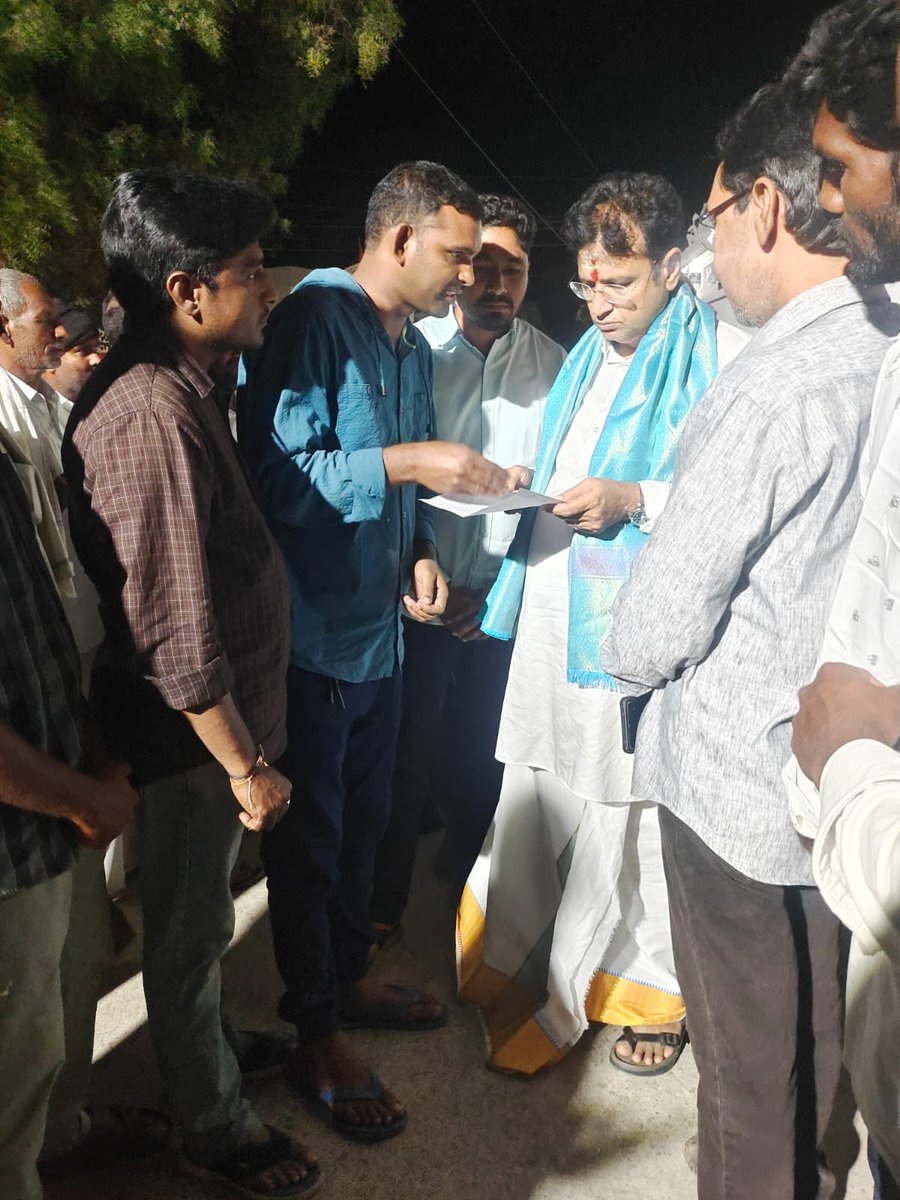 tpsf2019's tweet photo. Discussion about panchayath secretaries problems especially on #OPS, #JPS, Service matters with Honourable minister Sridhar babu sir at his residence.
@OffDSB @TelanganaCMO @seethakkaMLA @ashwaq_baig @revanth_anumula @Min_SridharBabu https://t.co/2ErW1uXLt7