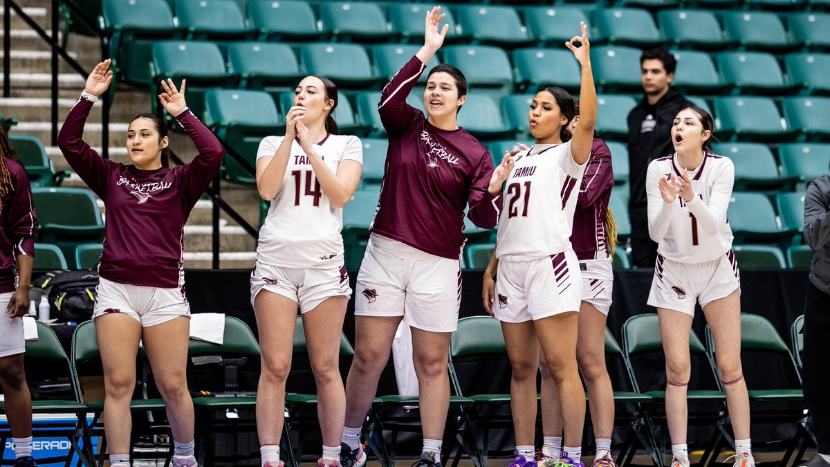 Celebrate good times at the 𝙇𝙎𝘾 𝘽𝙖𝙨𝙠𝙚𝙩𝙗𝙖𝙡𝙡 𝘾𝙝𝙖𝙢𝙥𝙞𝙤𝙣𝙨𝙝𝙞𝙥! 👏👏👏👏 #LSCwbb #D2wbb