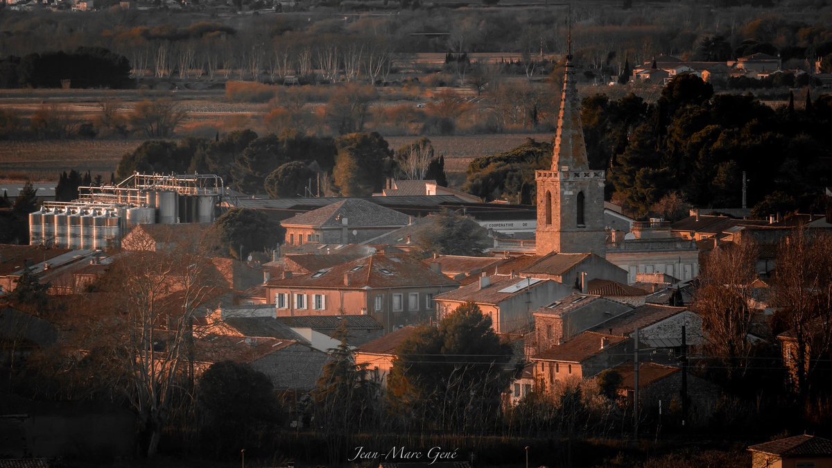 Sur un coucher de soleil : Névian, un petit village vigneron typique du paysage du Languedoc. 

#nevian #aude #jaimelaude #audetourisme #occitanie #occitanietourisme #languedoc #paysage #landscape #photooftheday #photography #photographie #photo #baladesympa