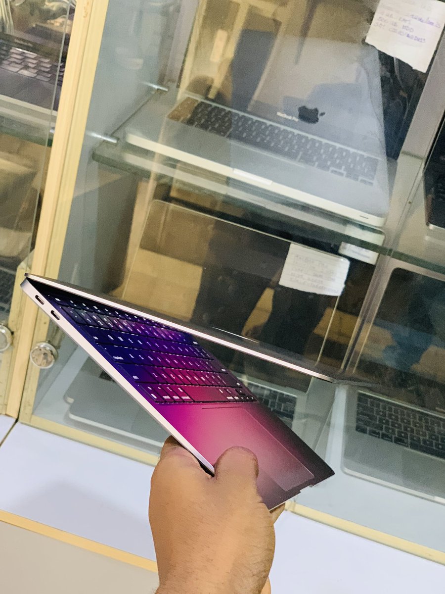 Jaymes_z's tweet photo. Giving out this MacBook Air 2020 M1 Chip | 256gb ssd | 8gb ram | Touch ID | 10-12 Hours long lasting Battery | Price N680,000 #Macbook #gadgetsales #Dattechguy IG@ JayDevices #iphone #apple #macbookair @Kingofvirtual @TheAbike_ @Ekitipikin @TalentedFBG @Jayplug_ng https://t.co/uGUEHFkj00