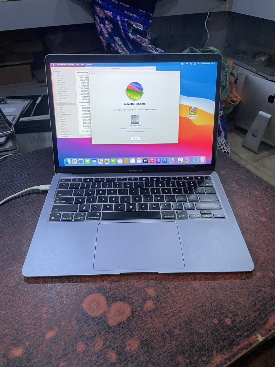 Jaymes_z's tweet photo. Giving out this MacBook Air 2020 M1 Chip | 256gb ssd | 8gb ram | Touch ID | 10-12 Hours long lasting Battery | Price N680,000 #Macbook #gadgetsales #Dattechguy IG@ JayDevices #iphone #apple #macbookair @Kingofvirtual @TheAbike_ @Ekitipikin @TalentedFBG @Jayplug_ng https://t.co/uGUEHFkj00