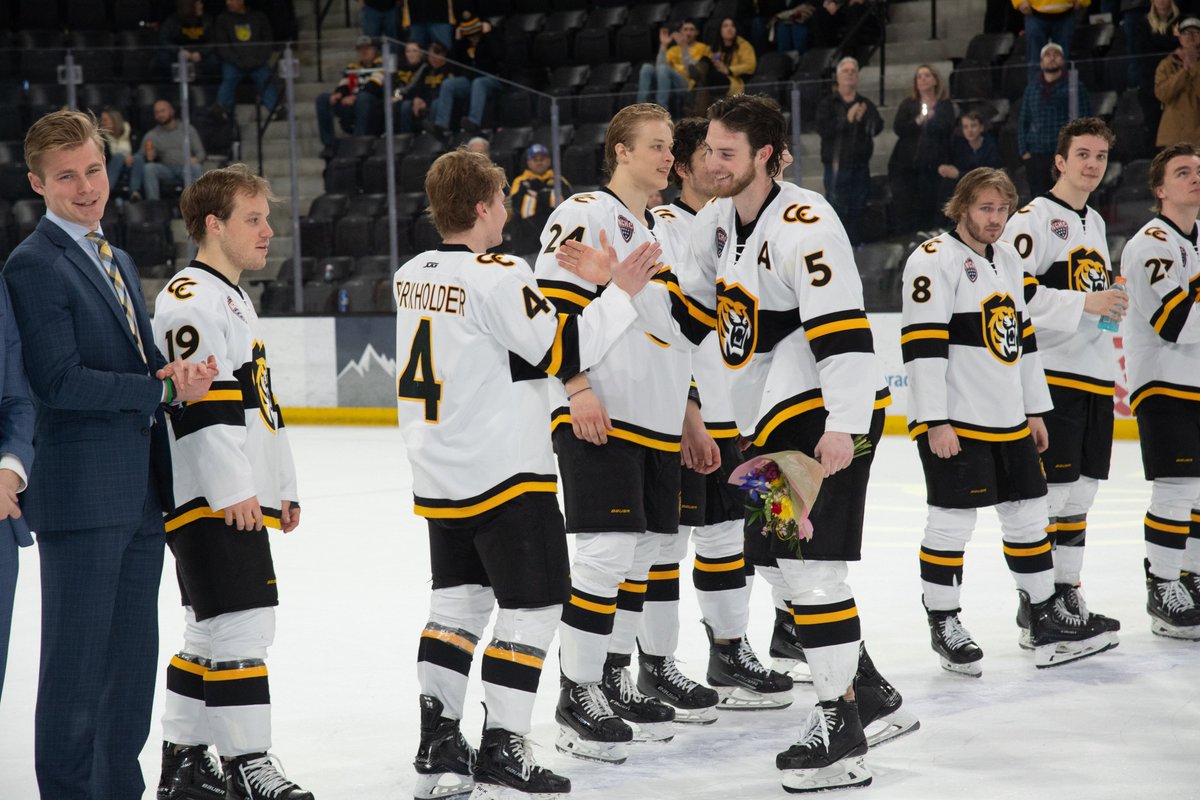 CCTigerHKY's tweet photo. Senior night done right💛🖤

#CCTigers https://t.co/bS5B1xLQFt