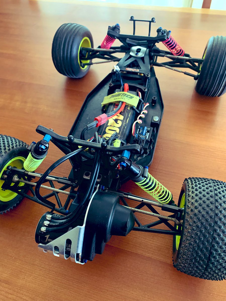 sakasafuji's tweet photo. あした
XXTで遊ぼー
充電器手術失敗😭
#TeamLosi
#XXT https://t.co/fx2GBLphdp