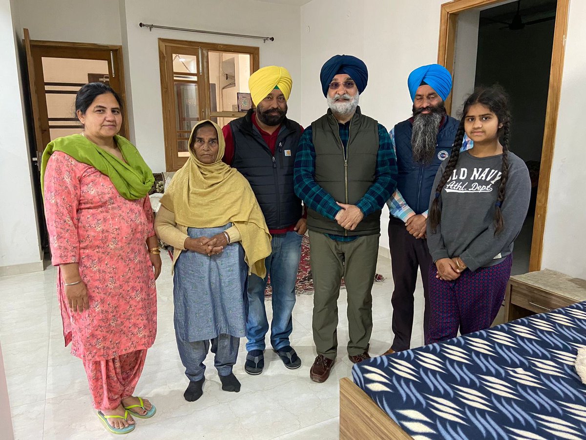SandhuTaranjitS's tweet image. Interacted with our #farmers today at a prominent #pind in #Amritsar and discussed issues relating to productivity, higher value products &amp;amp; connectivity relating to Agriculture which will enhance their household incomes. Also emphasized the importance of developing education &amp;amp;