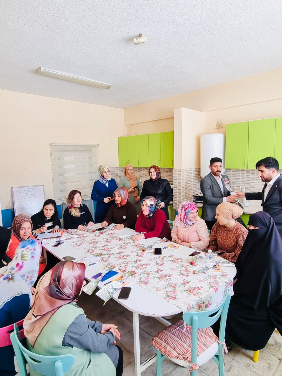 birlikvakfi04's tweet photo. Birlik Vakfı ve Genç Birlik olarak Fedakarlıklarıyla sevgileriyle ve başarılarıyla hayatın her alanına değer katan kadınlarımızın 8 Mart Dünya Kadınlar Günü Kutlu olsun. https://t.co/D9uZsN8HWJ
