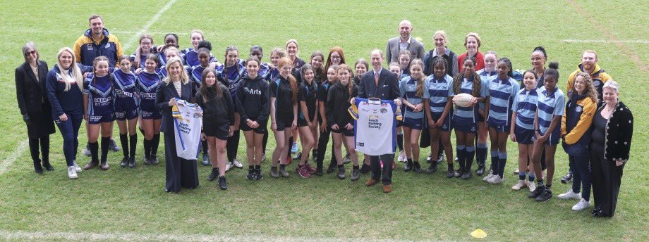 LisaWainwright5's tweet photo. Absolutely fabulous day celebrating past pioneers of women’s sport and future stars @sportrectweets Community Sport and Recreation Awards…thank you @IWGWomenSport for presenting awards @OKeefeLisa! The best way to celebrate International Women’s Day! ❤️ https://t.co/Oc1WEj6AZw