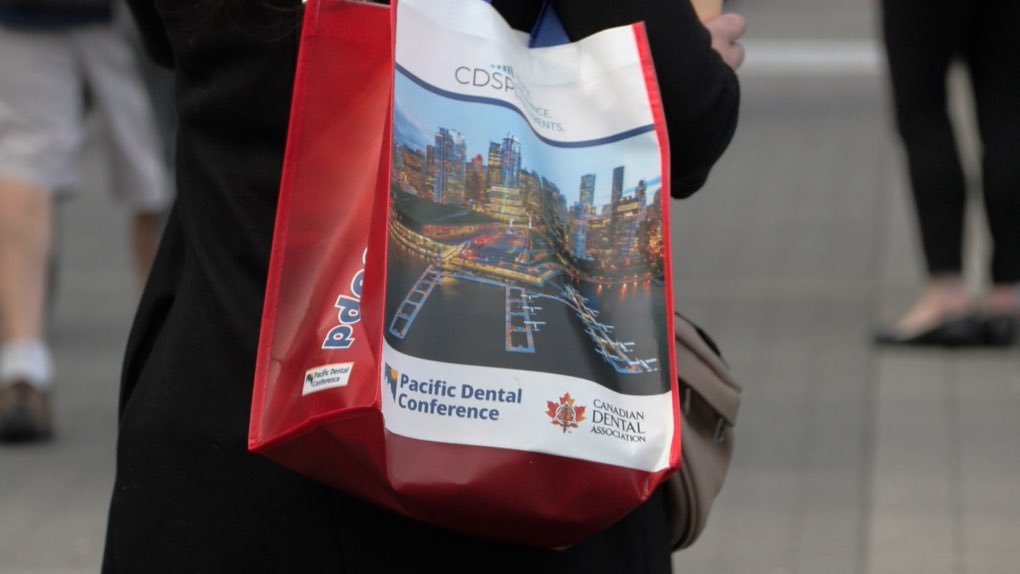 Our boxed lunches @pdconf were a huge hit! Watch the clip to see what attendees thought of this year’s swag bags. bc.ctvnews.ca/video/c2881431… Did You Know? We produced and served 7,000 of our “famous” boxed lunches over 2 days. 📸: CTV News @sodexo_live