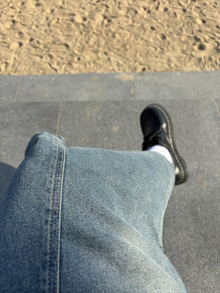 letsgohappy1103's tweet photo. 광안리 왔는데요 혼자 왔ㄴ느데 나만 혼자야…….사진 어떻게 찍어????????🥹 https://t.co/FSwXTDuff4