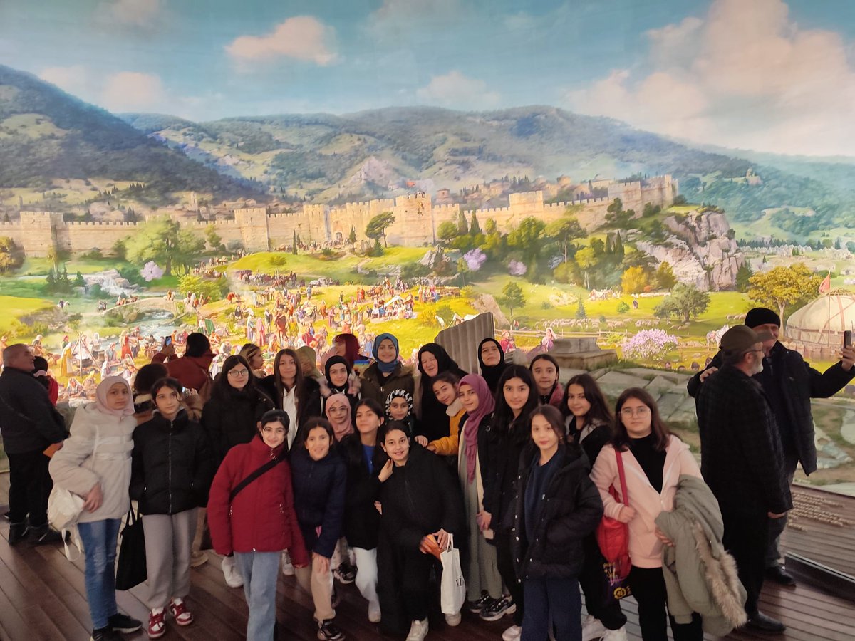 tugvayildirim16's tweet photo. Tugva yıldırım ilçe temsilciliği olarak ilçemizde bulunan Mehmet Akif İnan Anadolu İmam hatip lisesi öğrencilerimizle Panaroma 1326 Fetih müzesini gezdik ve anı defterimize TÜGVA ile bugünü'de ekledik.
#tügvayıldırım https://t.co/zbFhGu4tof