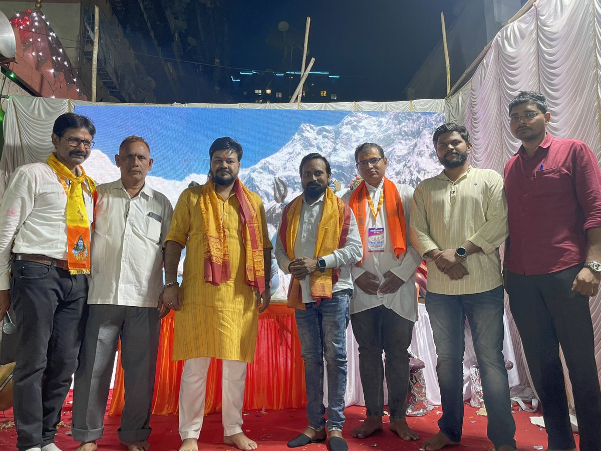 ganeshmpandey's tweet photo. On the auspicious eve of #mahashivratri visited various mandals and Mandir of lord shiva in #BandraEast Assembly with @BJYM4Mumbai Vice President Shri @BjpRahulGupta ji , Secretary Shri @YashMishraBJP ji and many others Took the blessings of Mahadev ji 🙏🏻❤️🕉️ हर हर महादेव 🙏🏻❤️🕉️ https://t.co/Y3ViRw7E6P
