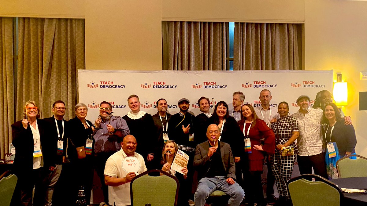 📸California Council for the Social Studies Board of Directors 💞 Join us on a committee: tinyurl.com/CCSS2024Commit… the BoD in 2024-2025: tinyurl.com/CCSS2024BoD #StateSealofCivicEngagement Network: tinyurl.com/CCSScivics @CAsocialstudies @_Teachdemocracy #CCSS24 #CivicEdEquity