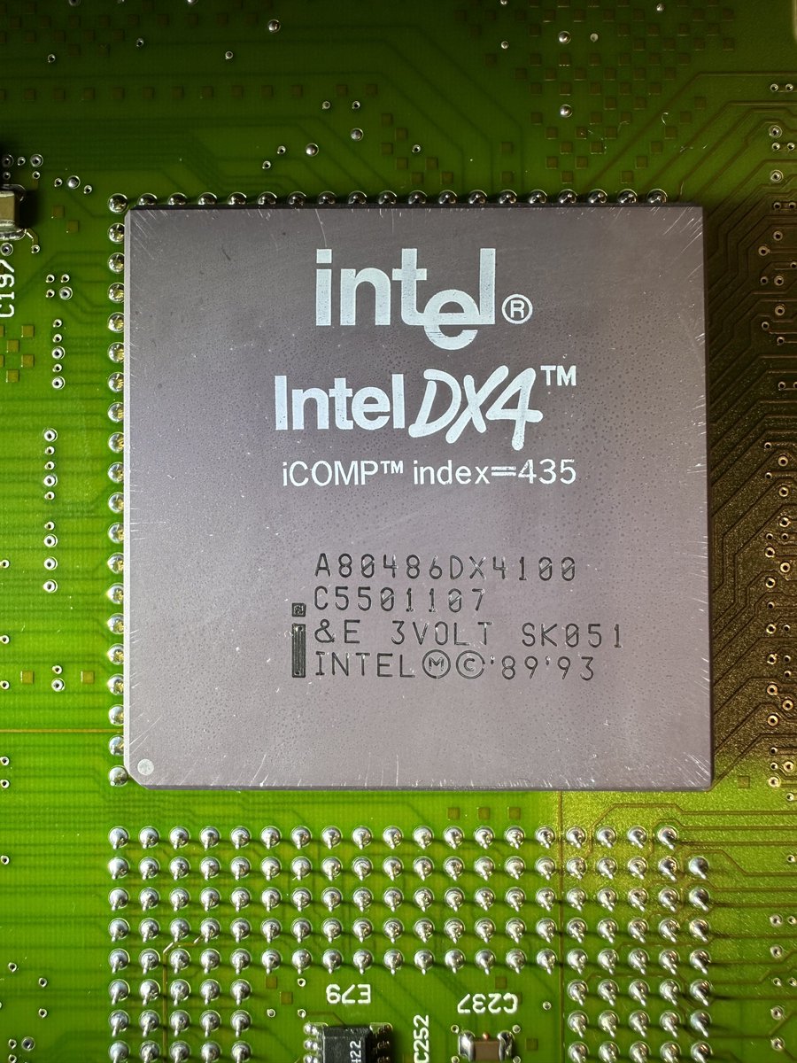 It’s a #DX4!
30 years ago, on March 7th 1994, #Intel launched its flagship 80486! The i486DX4-100 was a fourth-generation x86 microprocessor. This chip, which is based on the 80486 microarchitecture, had a clock multiplier of x2, x2.5, and x3 with a max operating frequency of 100