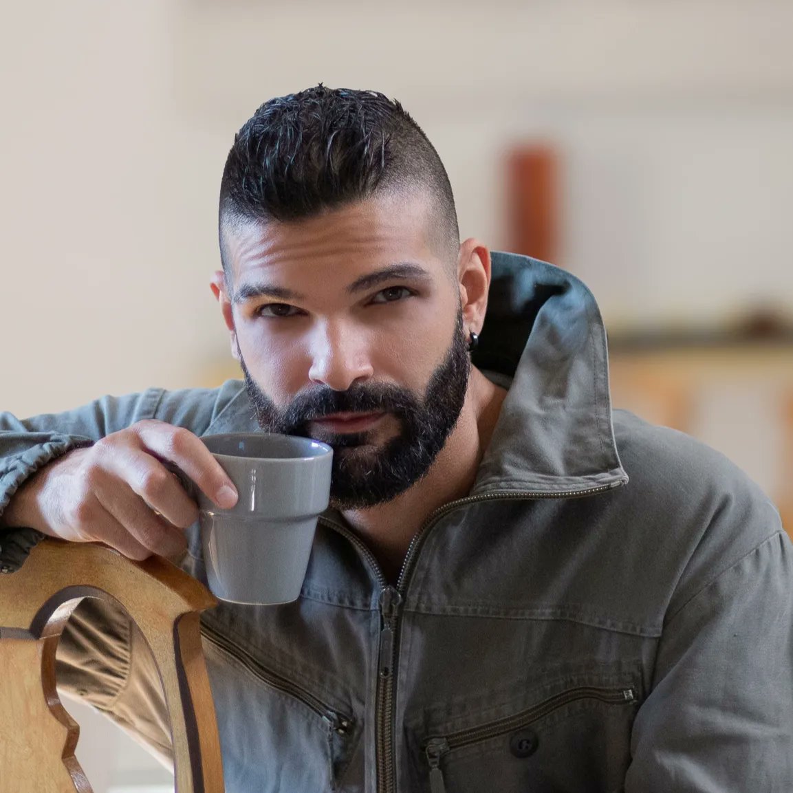 But first, coffee. ☕️

Photo by @asmarsary 
Dressed by @signatureboutiques 

#MikeMassy 
#مايك_ماسي 
#coffee 
#قهوة