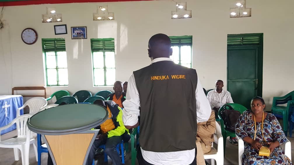 Poultry value chain actors in <a href="/NyagatareDistr/">Nyagatare District</a> met on Friday, with financial institutions #VisionFund &amp; private veterinarians. Meeting discussed improvement of breeding, feeds, access to loans, medicine and signed mutual agreements, all facilitated by  <a href="/RDO_Rwanda/">RDO Rwanda</a> <a href="/WVRwanda/">World Vision Rwanda</a>