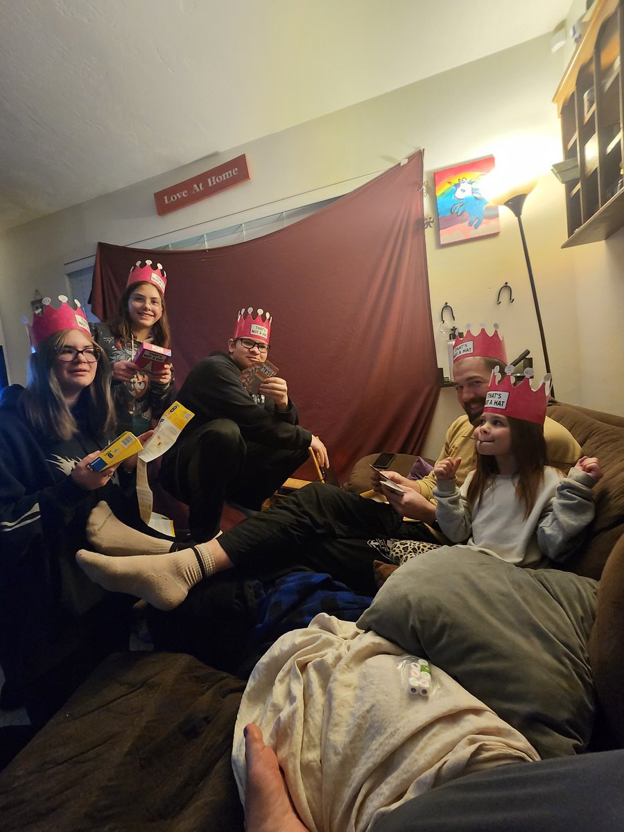 MooreGirl13's tweet photo. #@ravensburgermoment #ravensburgerparty #thatsnotahat #tryazon https://t.co/4FURHYNziC