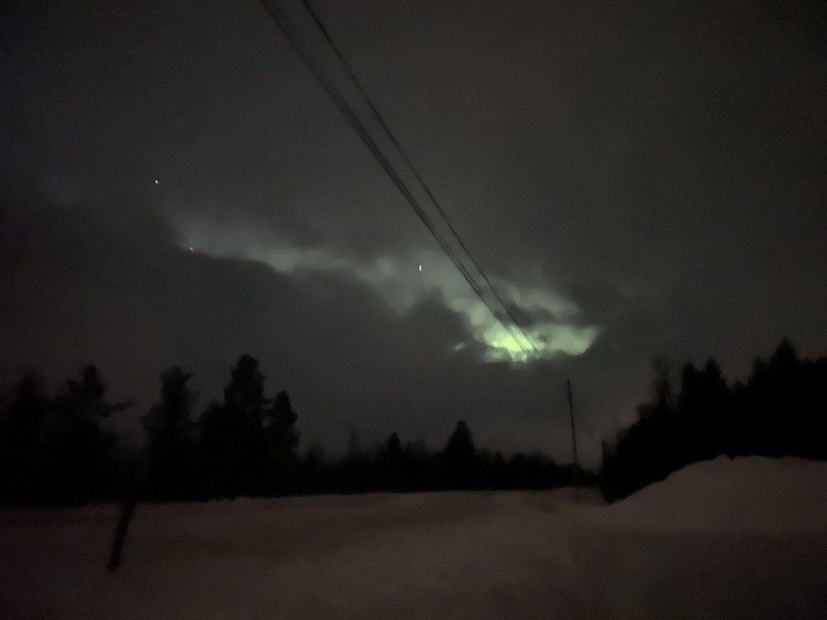 We went Northern Lights hunting yesterday and were successful 🔥