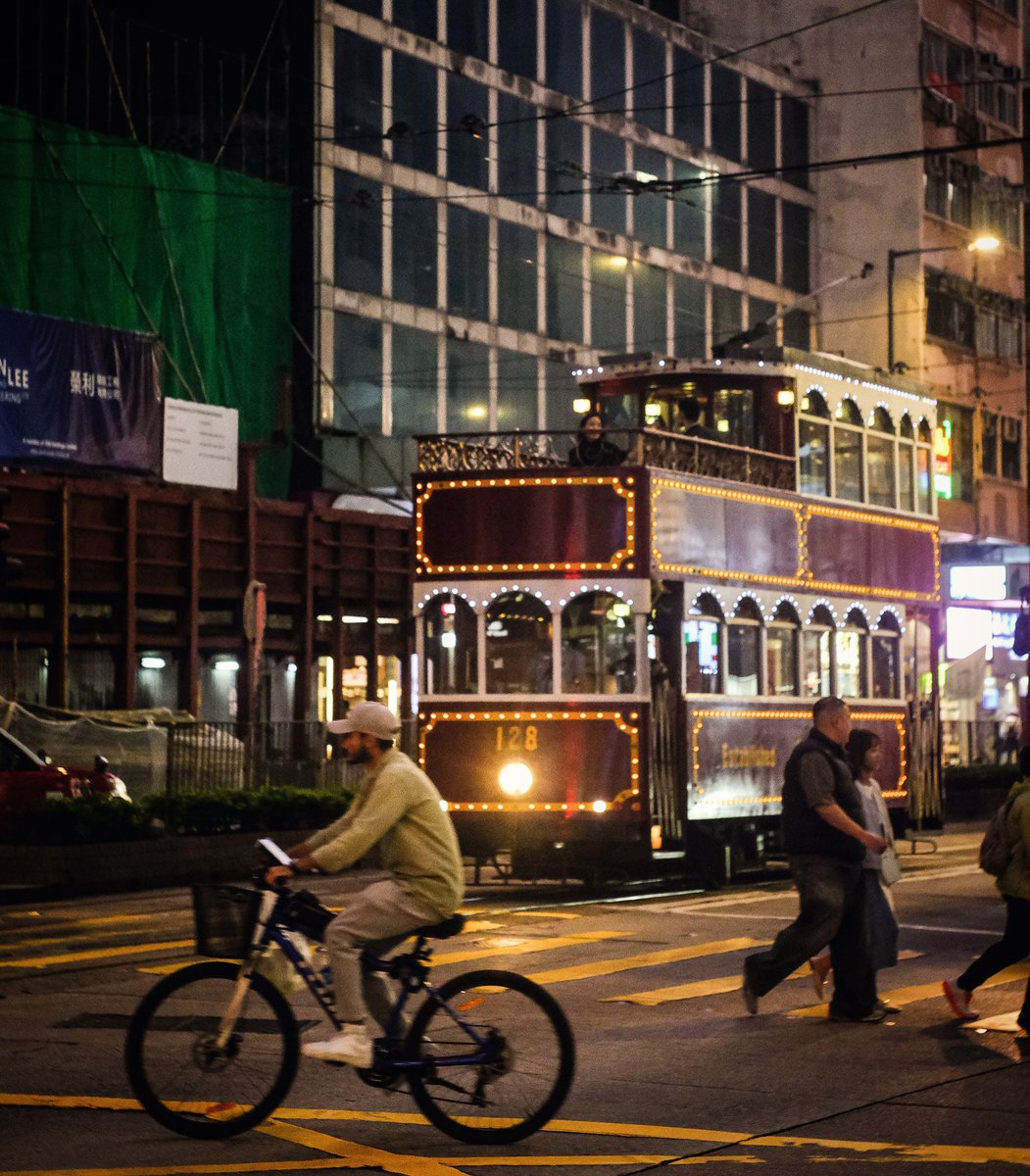 Party Tram...🚋🎉 #hkig #discoveryhongkong #nightphotography #streetphotography #tram #hkiger #hongkongtram #tramstop #hongkonginsta #hongkonglife #partytram #hktram #tramway #電車 #電車倶楽部 #neonlights #霓虹燈 #under_the_sign_hongkong