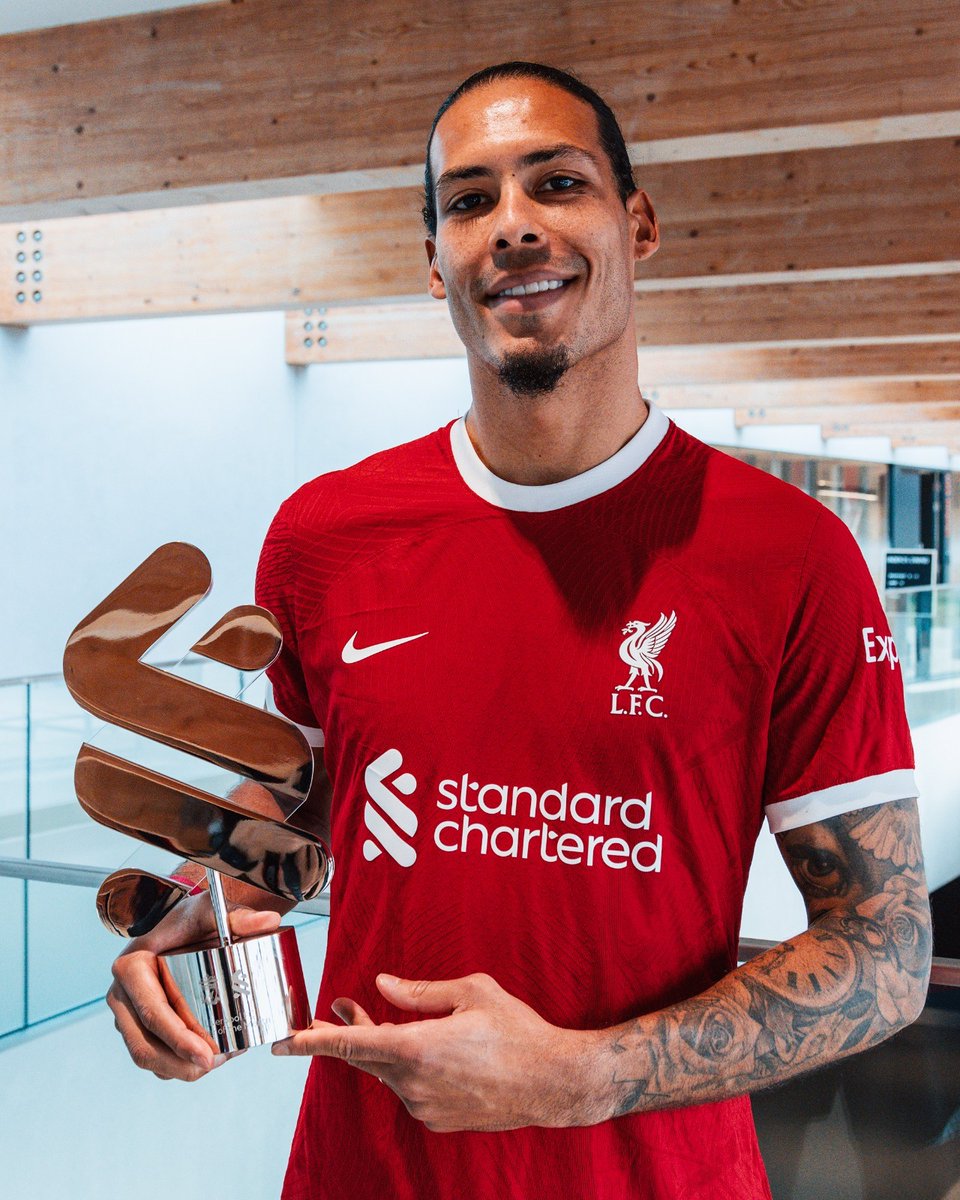 Matchdaysportsx's tweet image. Well in, skipper 💪
Virgil van Dijk is our Standard Chartered Player of the Month for February 🏆
#netscore #LiverpoolFC