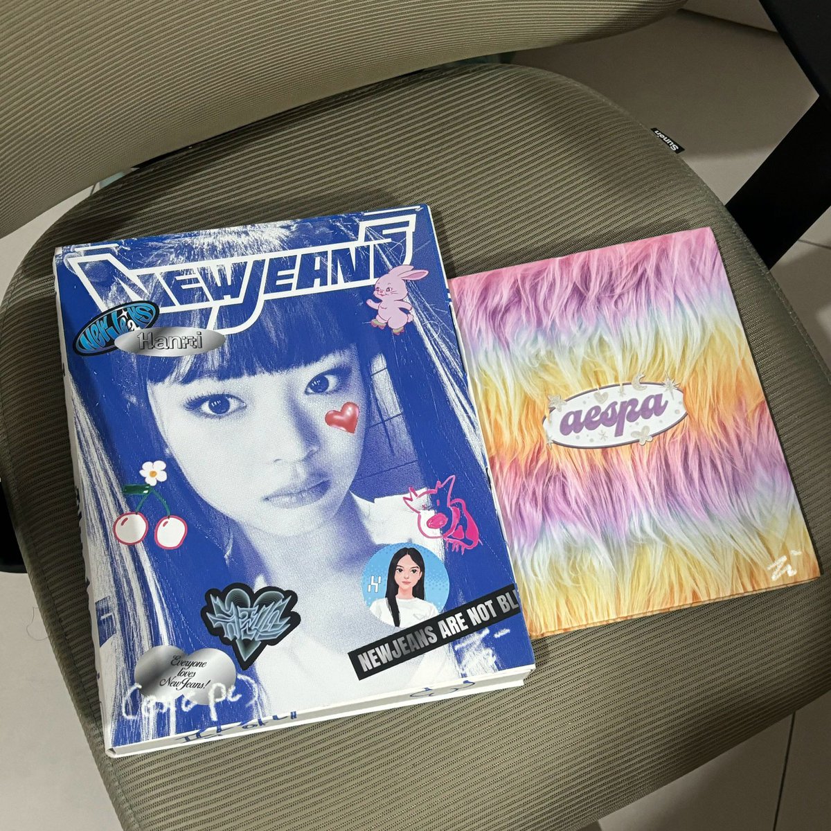 ˚⋆｡˚ ✩ HELP RT CLEARANCE SALE ✩⋆｡˚
wts / want to sell lfb 

♡ izone lesserafim chaewon shall we dance swd dicon 
♡ newjeans hanni bluebook 
♡ aespa sg23 hard cover diary

ALL OFFER CAN TAKE EACH

dom surabaya 
can do shopee live
dm if you ur interested!