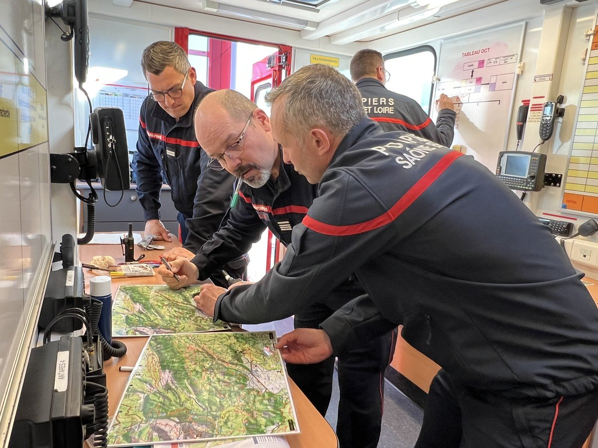 #FDF | Fin de formation de maintien des acquis pour les cadres #Fdf sur simulateur de <a href="/ECASCVALABRE/">ECASC</a>
🔥Un outil virtuel délocalisé en <a href="/saoneetloire/">Saône-et-Loire</a> qui a permis de multiplier les exercices tout en utilisant nos propres outils #GOC
🎯Merci à <a href="/ECASCVALABRE/">ECASC</a> pour cette collaboration !
