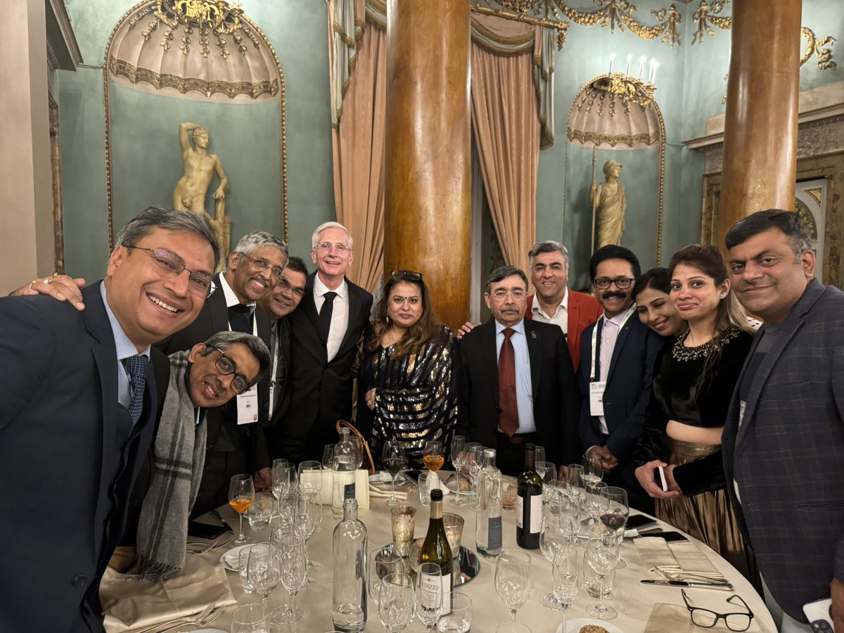 purvi_chawla's tweet image. #MyATTD #ATTD2024 a very special memory for us - stalwarts and family from the Indian diabetes world with the very founder team of ATTD - me in my Indian saree in a professional world against the Pallazo at Florence, Italy. Couldn’t ask for more