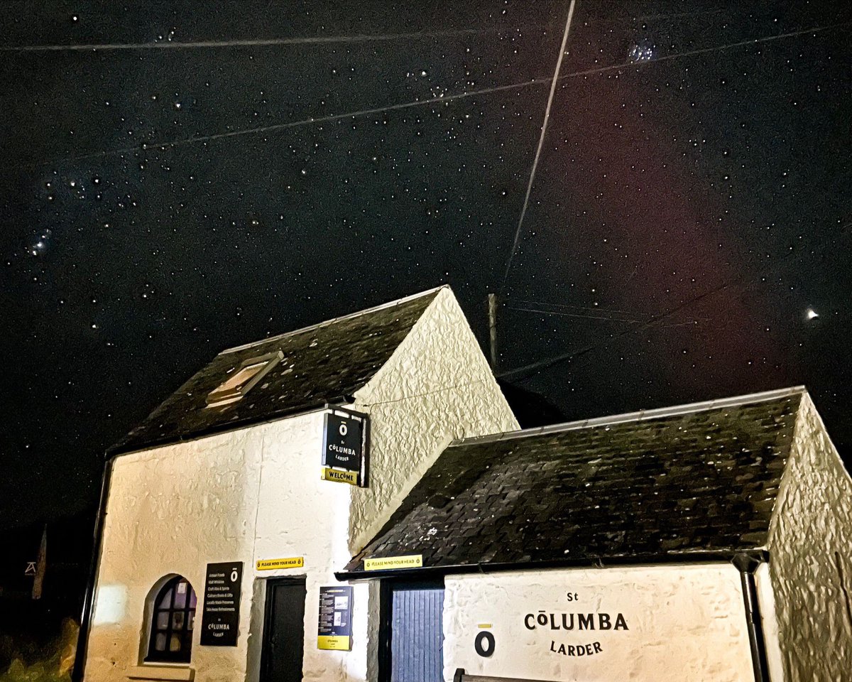 When the Northern Lights visit Iona, it's only right that we share it with you all. 💫🌌😍

#StColumbaHotel #VisitMullAndIona #AuroraBorealis