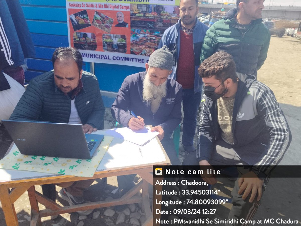 EChadoora's tweet image. Today on 09-03-2024 
"Mai b Digital"camp under PM svanidhi scheme is going on at Town Chadoora .
@DULBKASHMIR
@DC_Budgam  #OfficeOfLGJandK #cleanandgreenjk #IndiaVsGarbage #SwachhBharatAbhiyan  #cleanbharat #PMSVANidhi