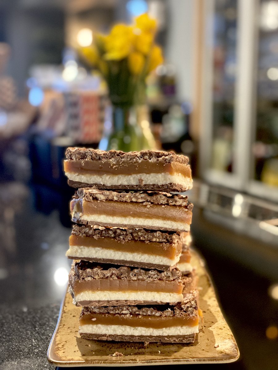 It’s back!!!! The mother of all traybakes, Honeymoon Slice, and just in time for Mother’s Day tomorrow! Give the gift of a slice or two to the special mother/figure in your life - proof that gifting doesn’t need to be costly, just thoughtful ❤️