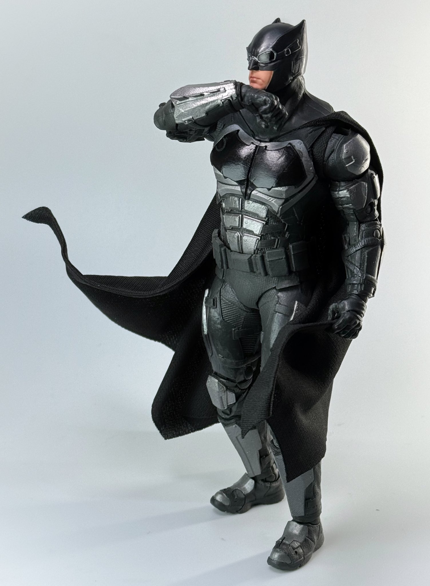 DCマルチバース タクティカルスーツ　バットマン　フィギュア　カスタム品 DCマルチバース タクティカルスーツバットマンフィギュアカスタム品