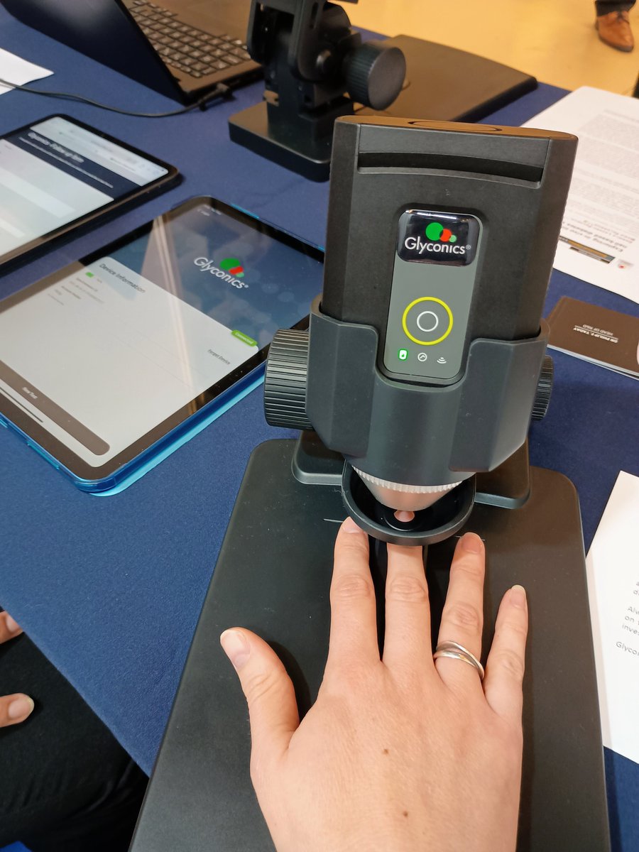 Trying / seeing things IRL at #ATTD2024 has been fun! 👁️Retinal screening with no eye drops and instant results! 🆕 Simplera sensor from Medtronic 🤏 The tiny Tandem Mobi pump 👆 Fingernail Hba1c screening tool from Glyconics #dedoc #gbdoc #diabetestechnology