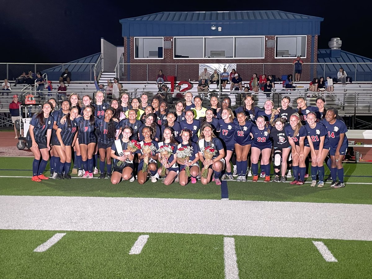 Senior night!! Thank you to these ladies for their dedication to the program! Finishing district play with wins.
JV 1-0 win
Varsity 3-0 
<a href="/DawsonHighSchl/">Dawson Eagles</a> <a href="/50_50Pod/">The 50/50 Podcast ⚽️🎙</a> @LethalSoccer <a href="/tascosoccer/">TASCO</a> 

#seniornight