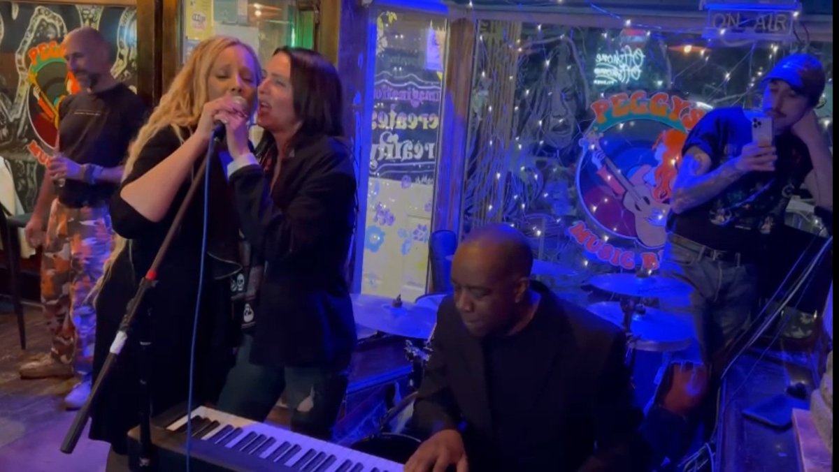 ParadiseProjex's tweet image. Happy Birthday to This one ! Our Mentor, Producer Boss of The Paradise Projex and my amazing Friend Phil Edwards Thank you for everything you do for all of us, wishing you a perfect day &amp;amp; sending love 🖤🤍💜 #greatmusicwitholdfriendsandnew #paradiseprojexfamily #singingandhealing