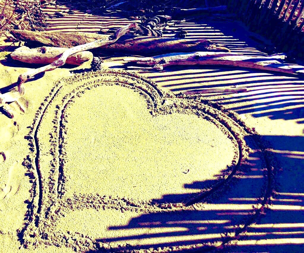 zeLaure_'s tweet photo. Adorable #Flamme #Spontanée 
S ource de #Vie Jamais #Née
Par Chaque #Pulsation du #Coeur 
Sur Le Monde ✨s’épanche Ta #Splendeur 

Intarissable Flamme ✨d’#Amour 
Dans notre Cœur est ✨Ton séjour
Par Ta #Lumineuse #Douceur 
Le #Monde reçoit le ✨plus #Parfait #Bonheur 
💫#Univers https://t.co/0YIL2ic5lm