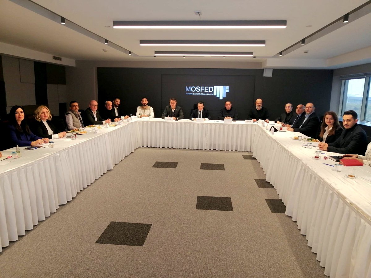 Değerli Üyelerimiz,
MOSFED Yön.Kurulu toplantısı, Mobilya Derneklerinin başkanlari ile
Genel Sektör değerlendirmesi
Yapilan Mobilya fuarimiz ile ilgili değerlendirme, Mobilya Tasarim Fuari bilgilendirmesi, Heartmade sunumu başliklari ile görüşülmeye başlamıştır.