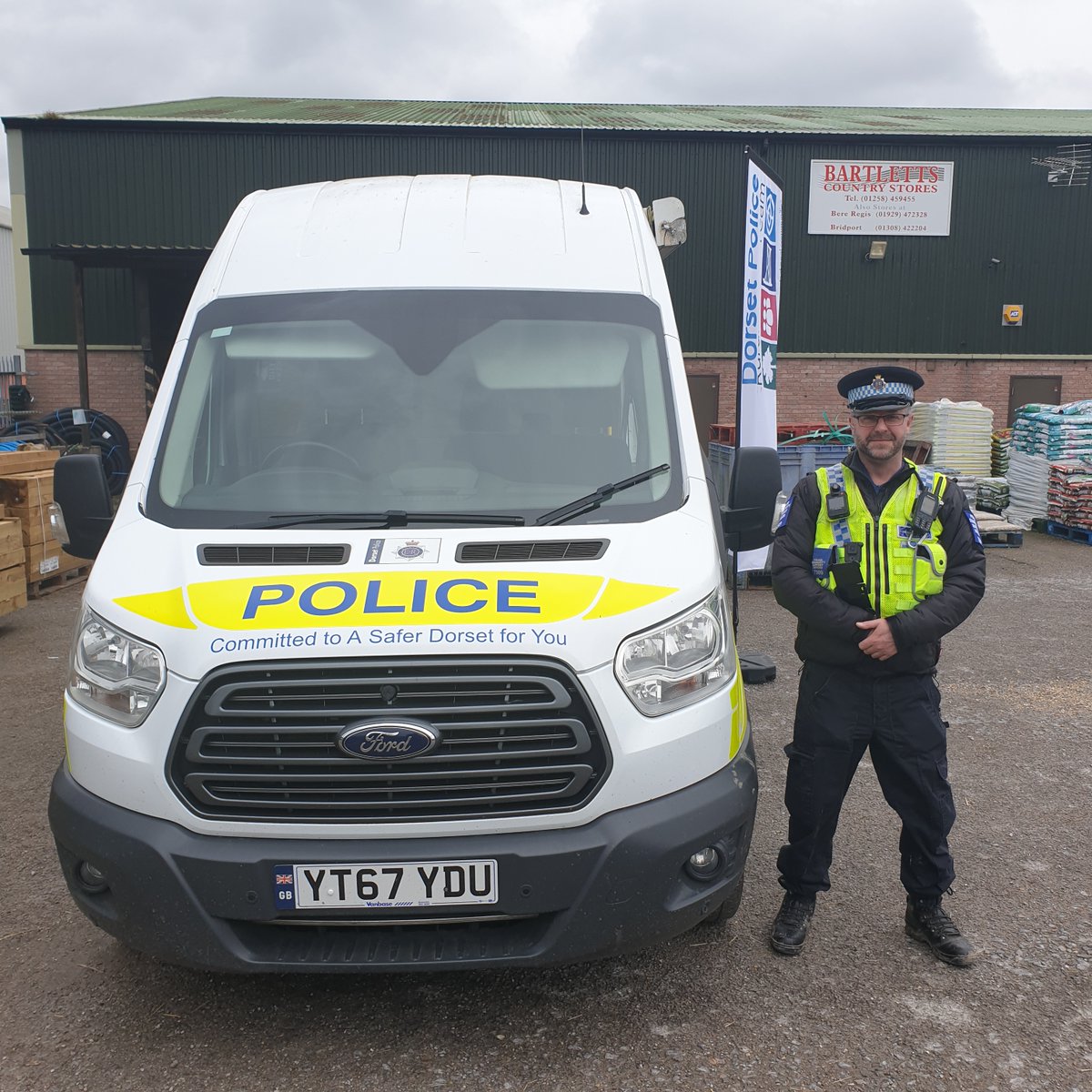 #RuralLive Would you like to speak to one of the team about Rural Crime? Come and see PCSO Mike, he is at Bartletts County Stores in Blandford until 3pm #SayHello