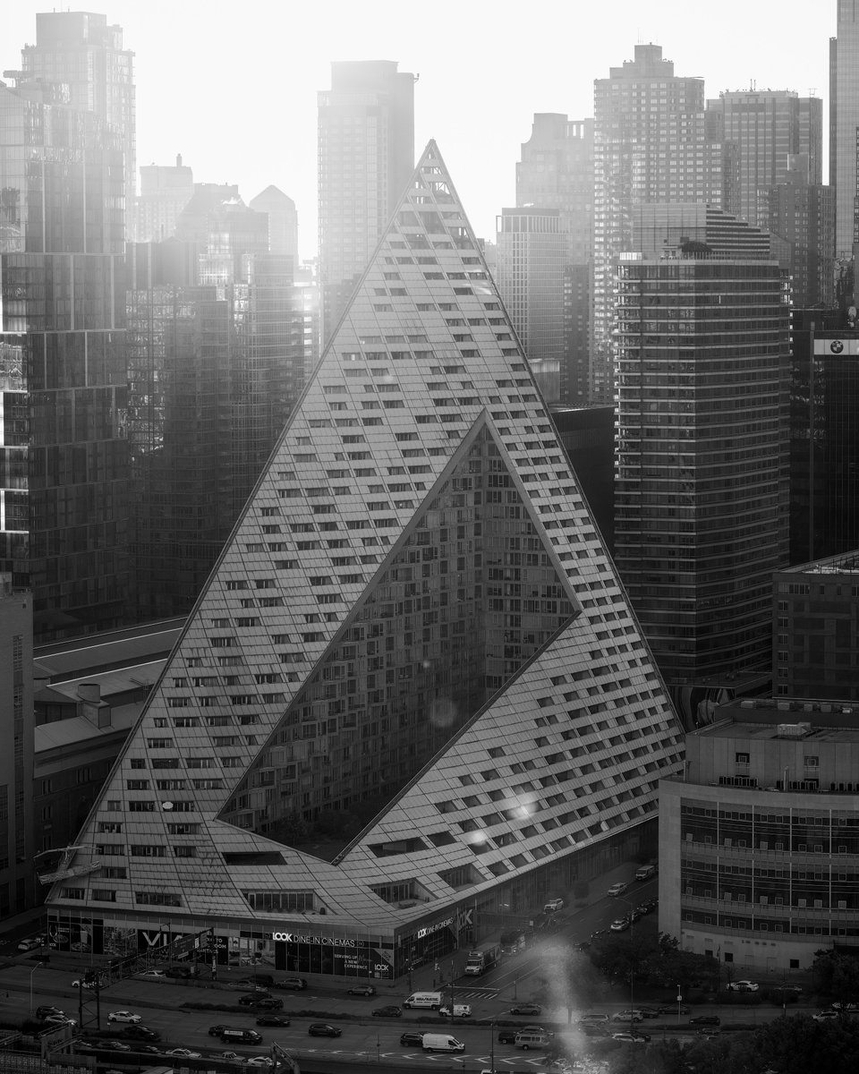 BEH0LDINGEYE's tweet image. The Swanson Pyramid Of Greatness - GM