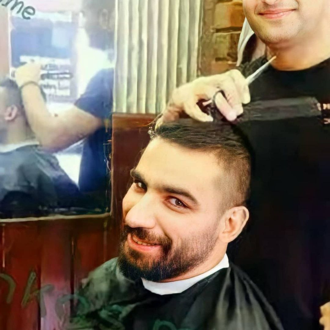 اگه آرایشگر بودی دوست داشتی موهای کدوم آرتیست و کوتاه کنی ؟
#رپ_فارسی
<a href="/barberpax49/">آرایشگرِ توییتر</a>