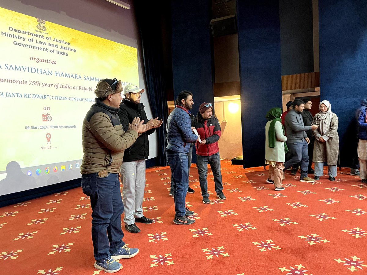 airnewskargil's tweet photo. @CSCegov_ Empowers Kargil Through one day Workshop on #HamaraSamvidhanHamaraSamman
Witnessed unveiling of a comprehensive booklet, "The Journey of Tele Law in Ladakh and Voices of Beneficiaries (VOB)

@prasarbharti @ddnewsladakh @airnewsalerts @DDNewslive @dc_Kgl @LadakhSecretary https://t.co/PnCLXfPkz1