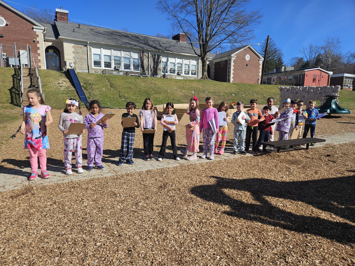 A Nature Walk was enjoyed by all on SEL Day yesterday! 🌞 @BetsyRossMahwah #MahwahConnects