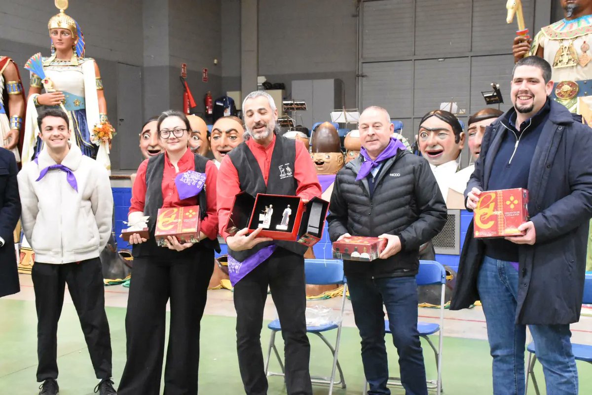 🫅🏼🧝🏼Matí de Fira Gegantera amb la xerrada de la dona al món geganter, la mostra de l'esbart dansaire cassanenc, sardanes amb la Cobla Selvatana i per acabar un tastet dels balls de la faràndula cassanenca amb els <a href="/gegantscassa/">Gegants de Cassà</a>
Aquesta tarda seguim amb més activitats!