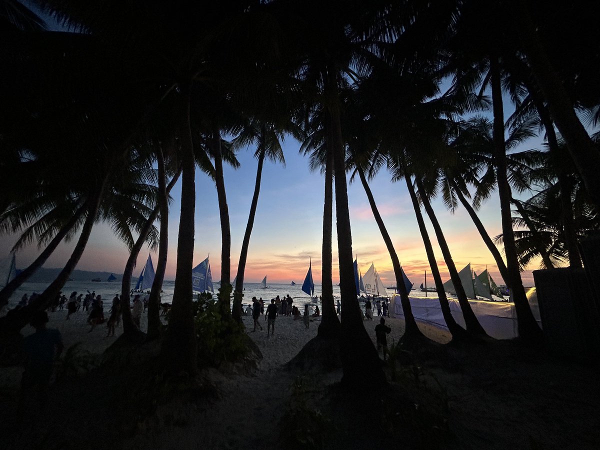 pisyungdg's tweet photo. It's nice to see you again, #Boracay https://t.co/iGJ4Tyepaw