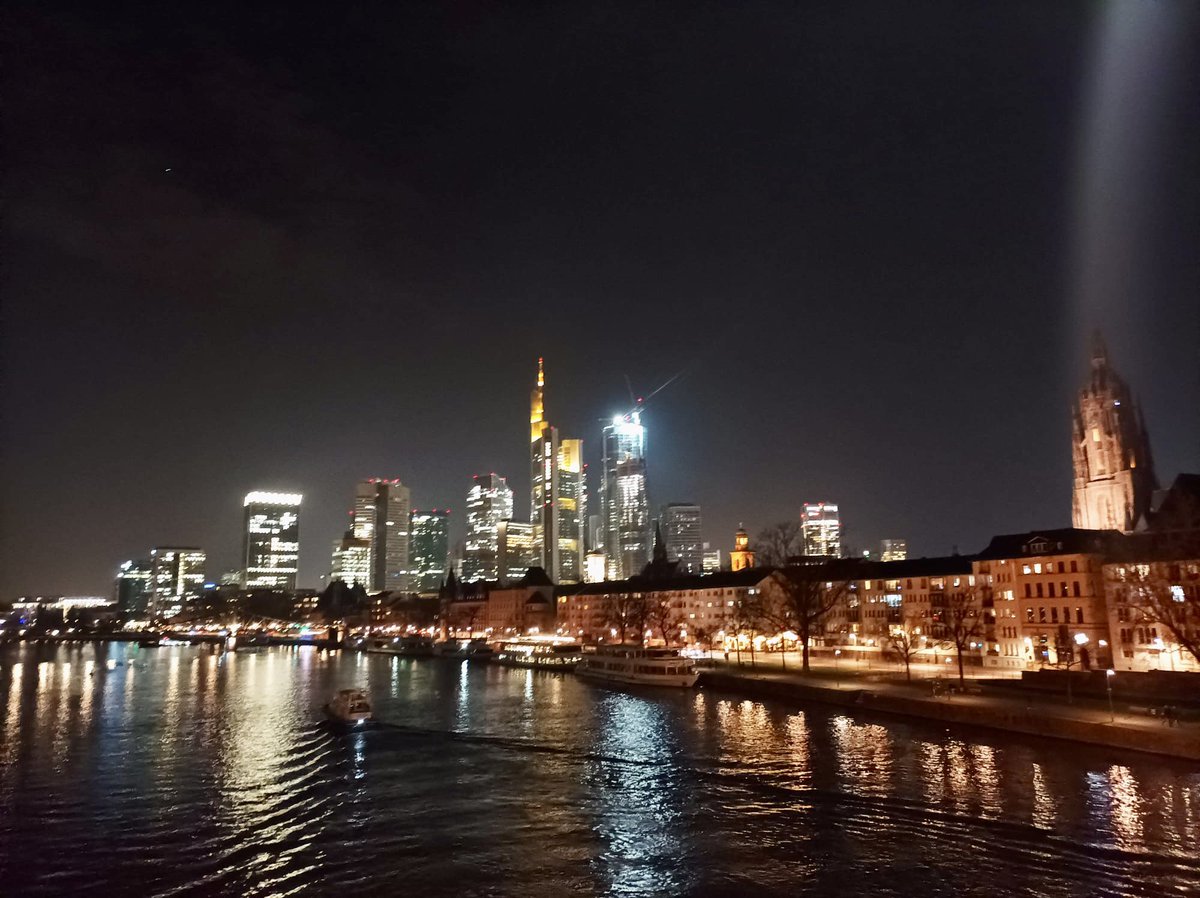 acskimmig's tweet photo. Yesterday I was happy to spread the word on the need of personalized medicine in women‘s mental health across the lifespan @dgkn_news in lovely Frankfurt 😊👌 Thanks to the very interested and encouraging audience!  #DGKN2024 #InternationalWomensDay2024 https://t.co/hXfpWMgU2N