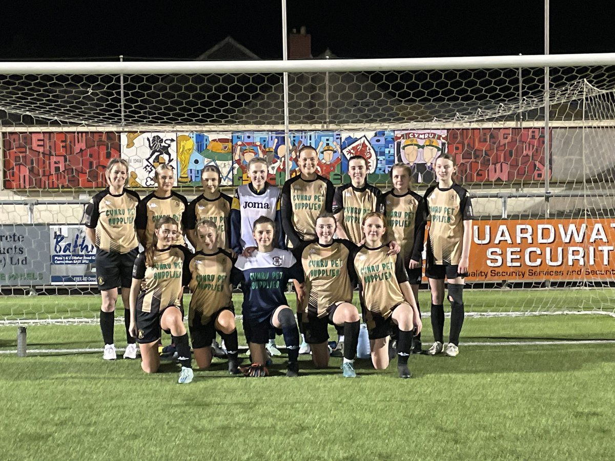 4th in the league 
3 wins in a row
2 clean sheets in a row
1 unbelievable squad

Pleasure to manage these @CTAFCW U19s 🖤💛