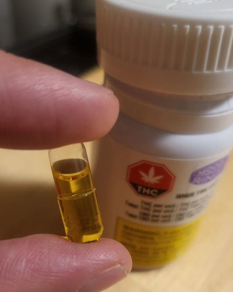ihlombrei's tweet photo. Você tomaria essa cápsula❓

10mg de THC puro, seria o equivalente a aproximadamente uns 30 becks 🔥 https://t.co/5LwP8mQcfy
