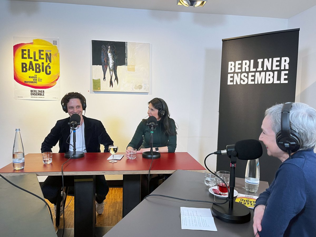 blnensemble's tweet image. Theater und die Welt: in unserem Podcast &quot;Wie war&apos;s?&quot; geht Marion Brasch jede Woche mit prominenter Begleitung ins Theater und im Anschluss sprechen sie in der Kantine drüber. diese Woche waren @IrisGavric und @matthias_renger in &quot;Ellen Babić&quot;. berliner-ensemble.de/podcast #BEpodcast