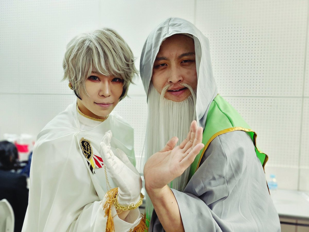 valshe9's tweet photo. #ウィザスト 
一部｢phantasia｣二部｢定例会議｣にご来場下さった皆さま、ありがとうございました！
ifエチュード楽しかったですね
二部のエチュードクライヴミハイルは苦しかったのが良かったですね
バウムクーヘンさんごめんなさい。

撮影会大御礼大感謝
嬉しかったです⚔️

撮影会の合間に何とか隙見て撮れたキャストの皆さんを添えて