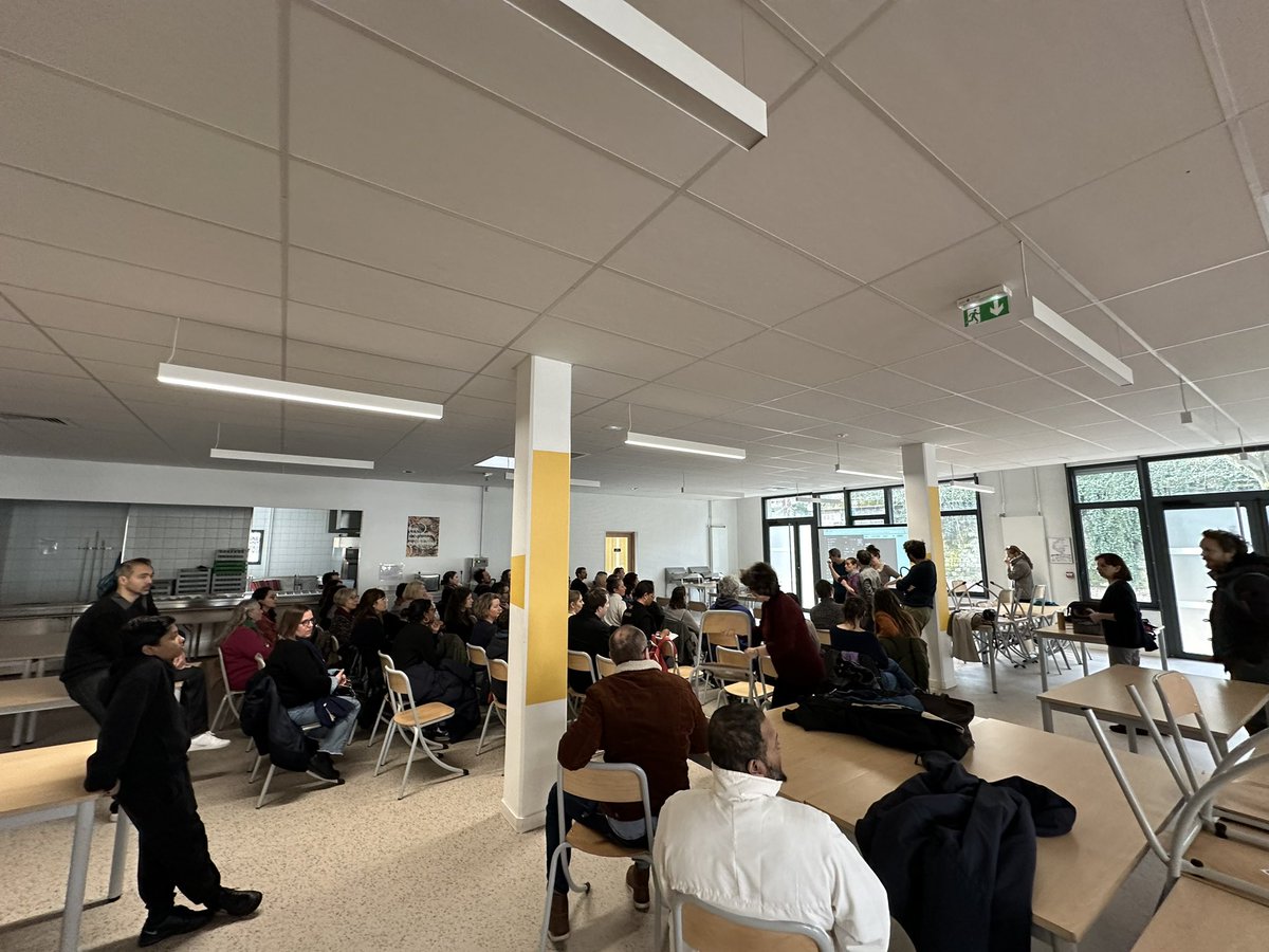lisa_treize's tweet photo. Présente ce matin pour écouter les enseignants et les parents du collège Marie Curie aux #lilas très inquiets de la réforme du choc des savoirs stigmatisante et totalement inefficace ! #planDurgence93 https://t.co/ekMkeKKxoH