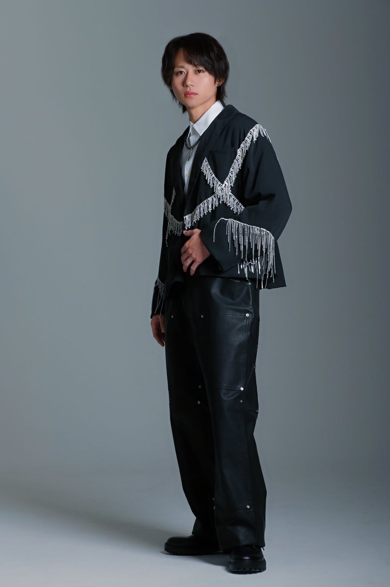 VANTHM_official's tweet photo. 信じられないスピードで1人目達成してメンバー皆でテンション上がった！
本当にありがとう😆

新アー写公開🔥
2人目はミチヤ

現在のフォロワー315人

★315人→365人
➕
★100RP

RPとフォロー達成で次のメンバー公開😤 https://t.co/YCqbR65ieZ