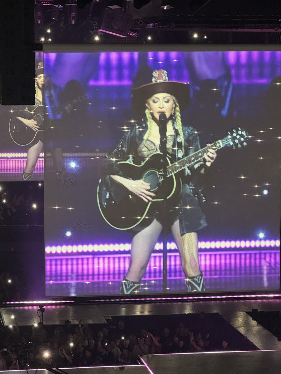 _JenBergeron's tweet photo. Magical evening @Madonna #BirthdayCelebration @losangeles @KiaForum https://t.co/1tdF0sNEwq