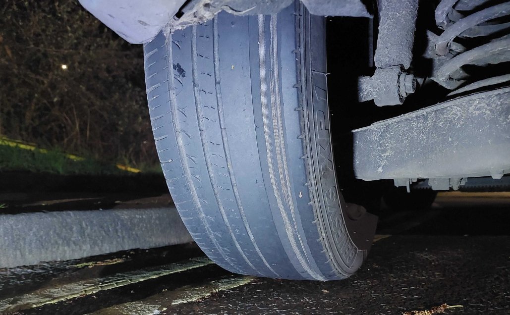 #RCRT followed and stopped a car in #Ipswich last night having spotted it had dangerously worn rear tyres; all the rubber had worn away from the inner edge and the ply was now exposed #TOR #checkyourtyres #roadsafety @SuffolkPolice